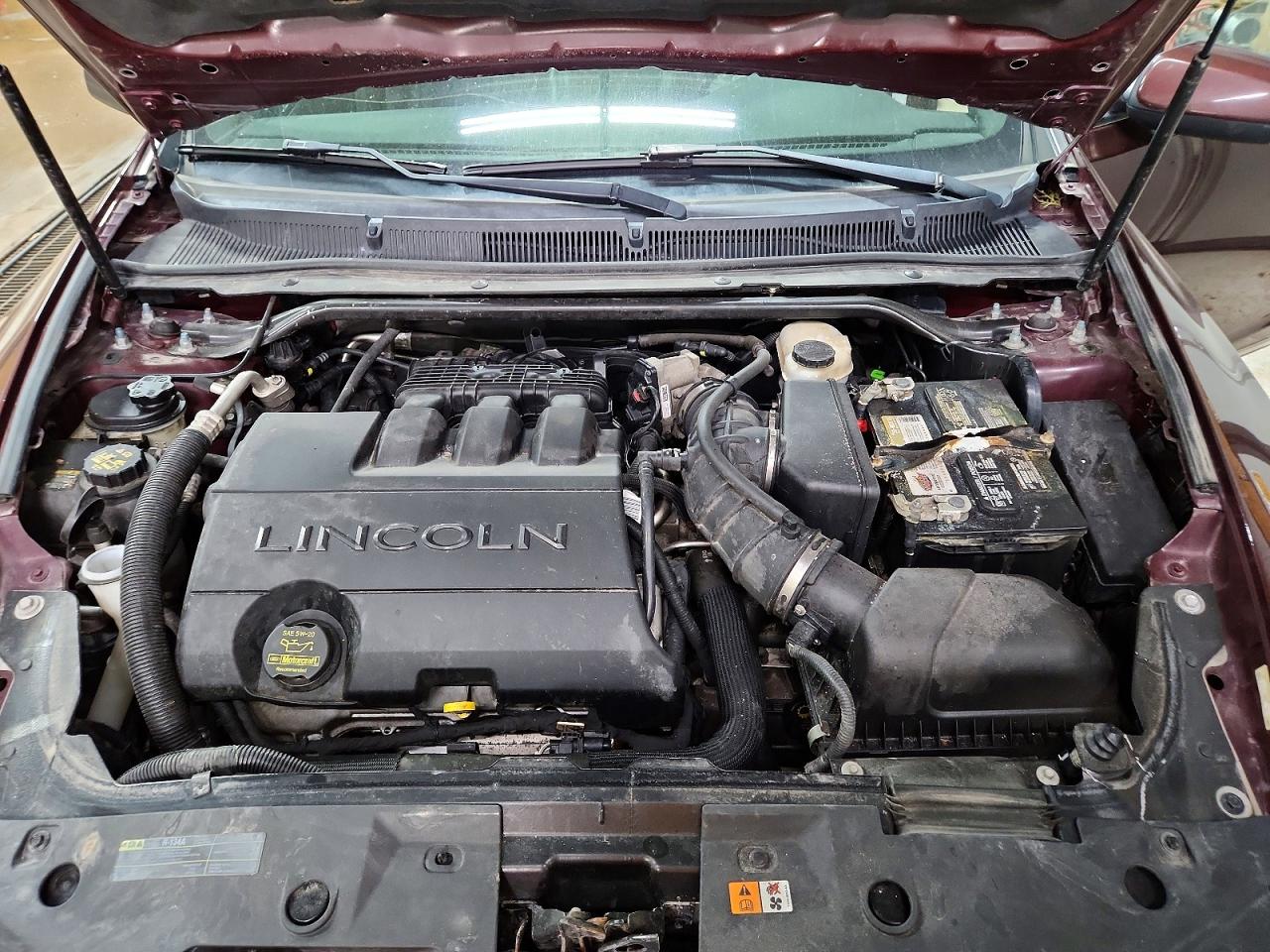 2012 LINCOLN MKS photo 21