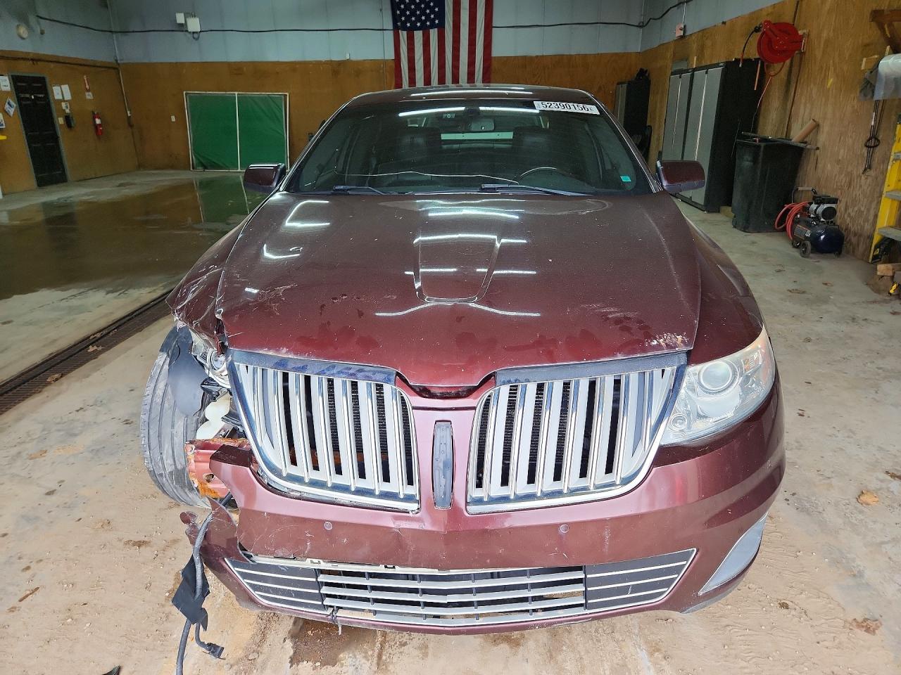 2012 LINCOLN MKS photo 9