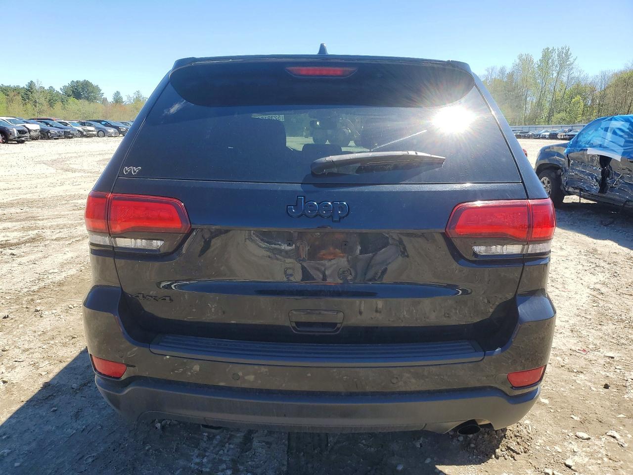 2019 JEEP GRAND CHEROKEE LAREDO photo 11
