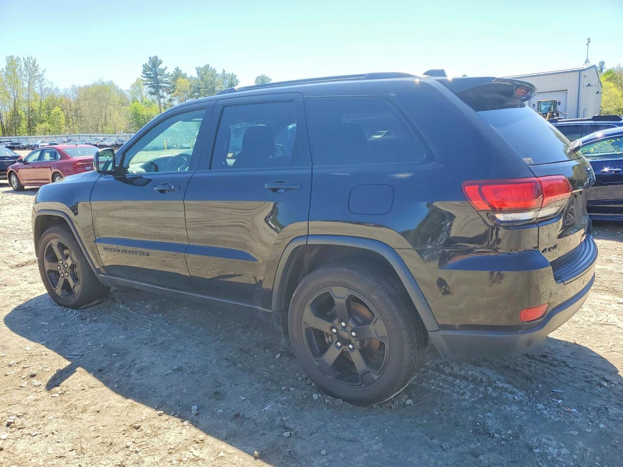 2019 JEEP GRAND CHEROKEE LAREDO photo 3