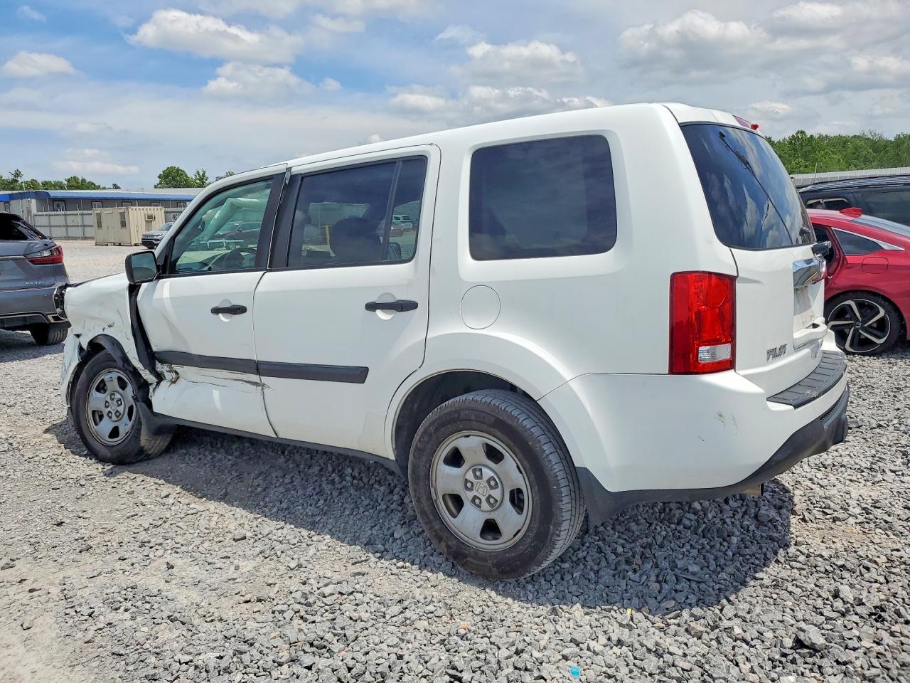 2015 HONDA PILOT LX photo 4