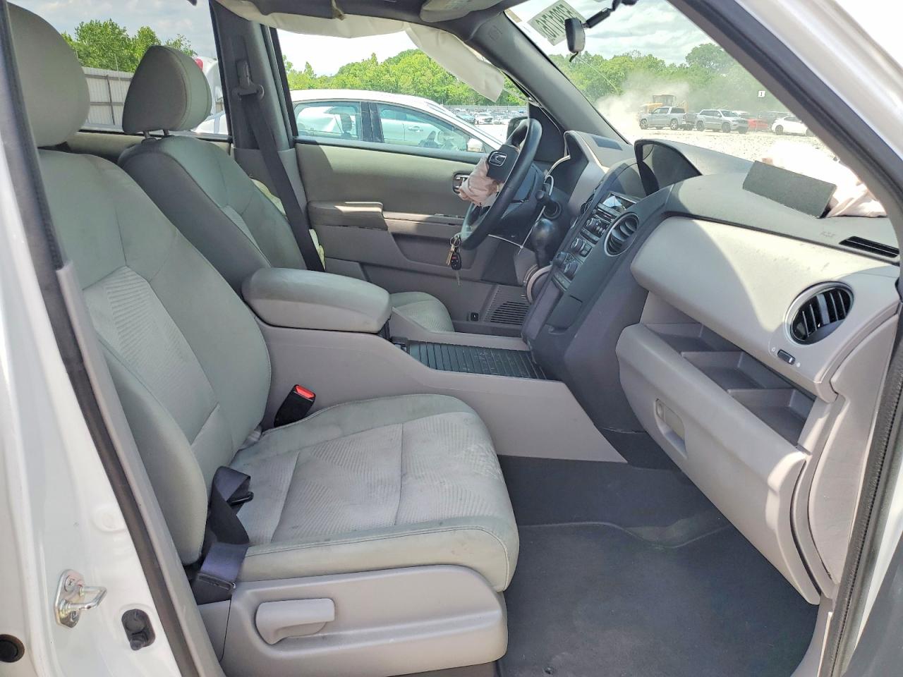 2015 HONDA PILOT LX photo 19
