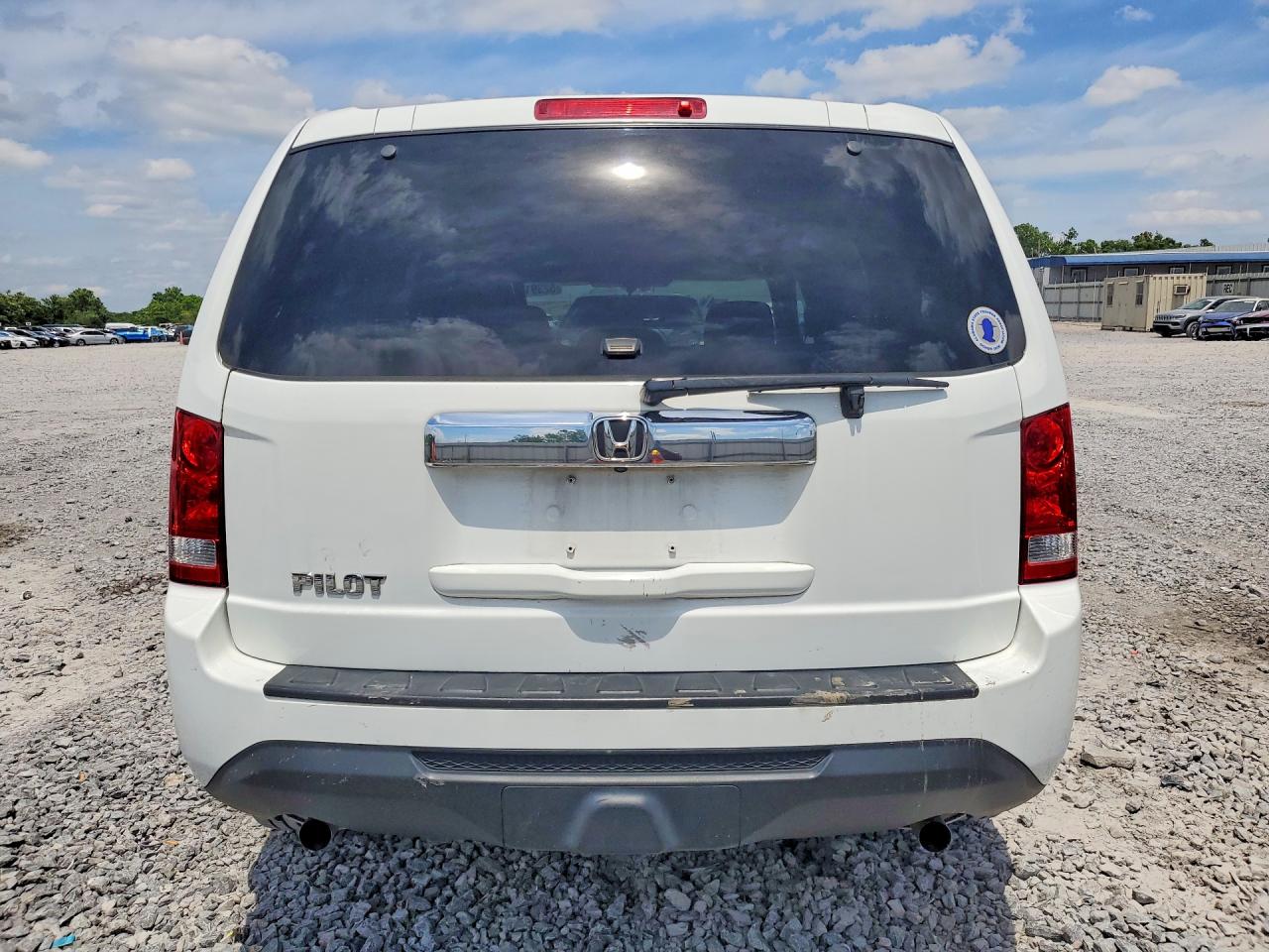 2015 HONDA PILOT LX photo 16