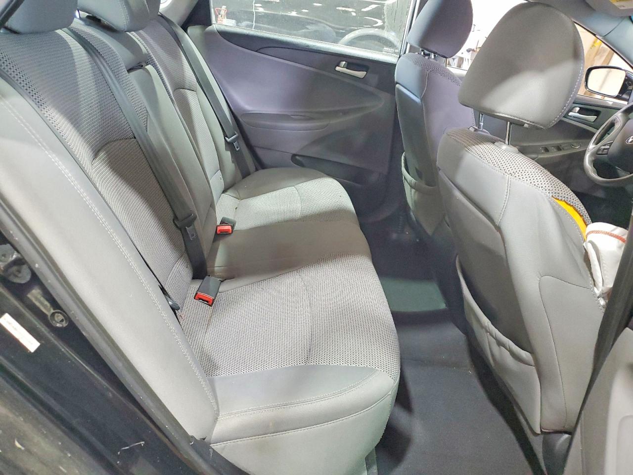 2011 HYUNDAI SONATA GLS photo 28