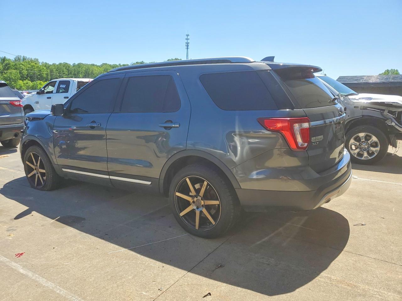 2016 FORD EXPLORER XLT photo 4