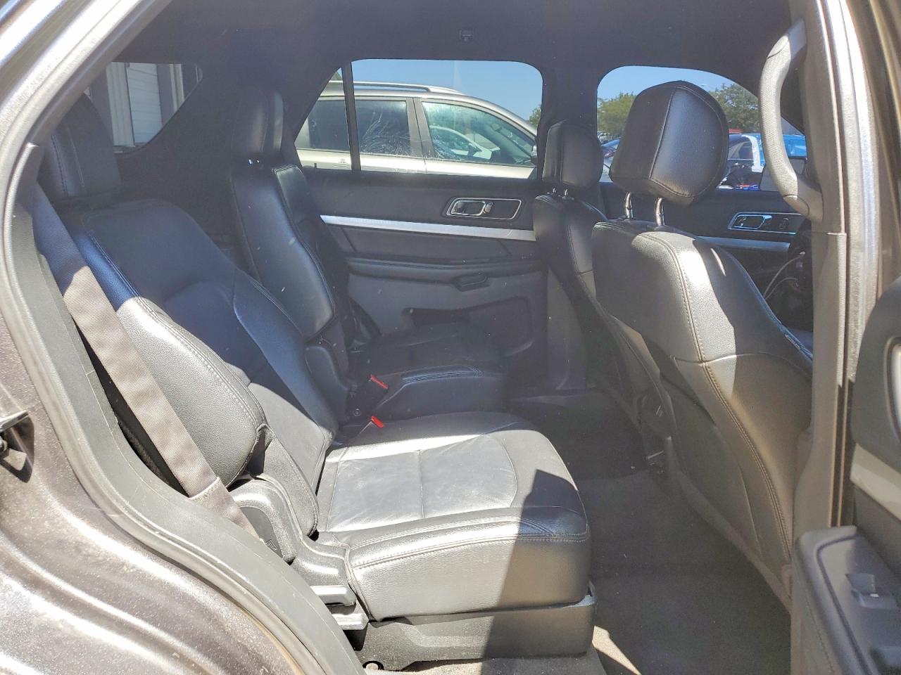 2016 FORD EXPLORER XLT photo 31