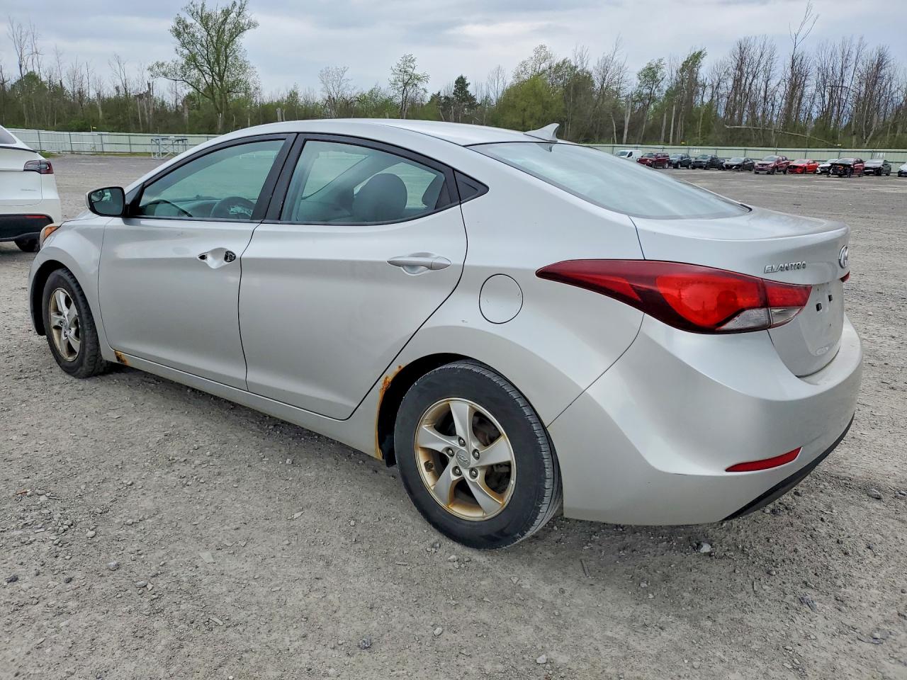 2015 HYUNDAI ELANTRA SE photo 4