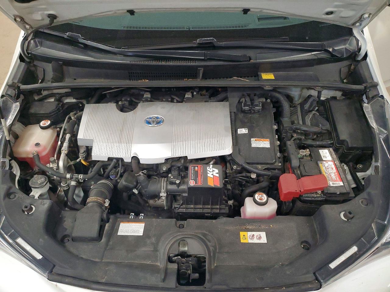 2016 TOYOTA PRIUS FOUR photo 11