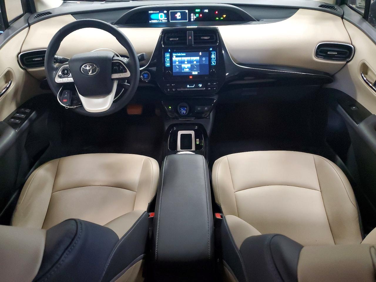2016 TOYOTA PRIUS FOUR photo 8