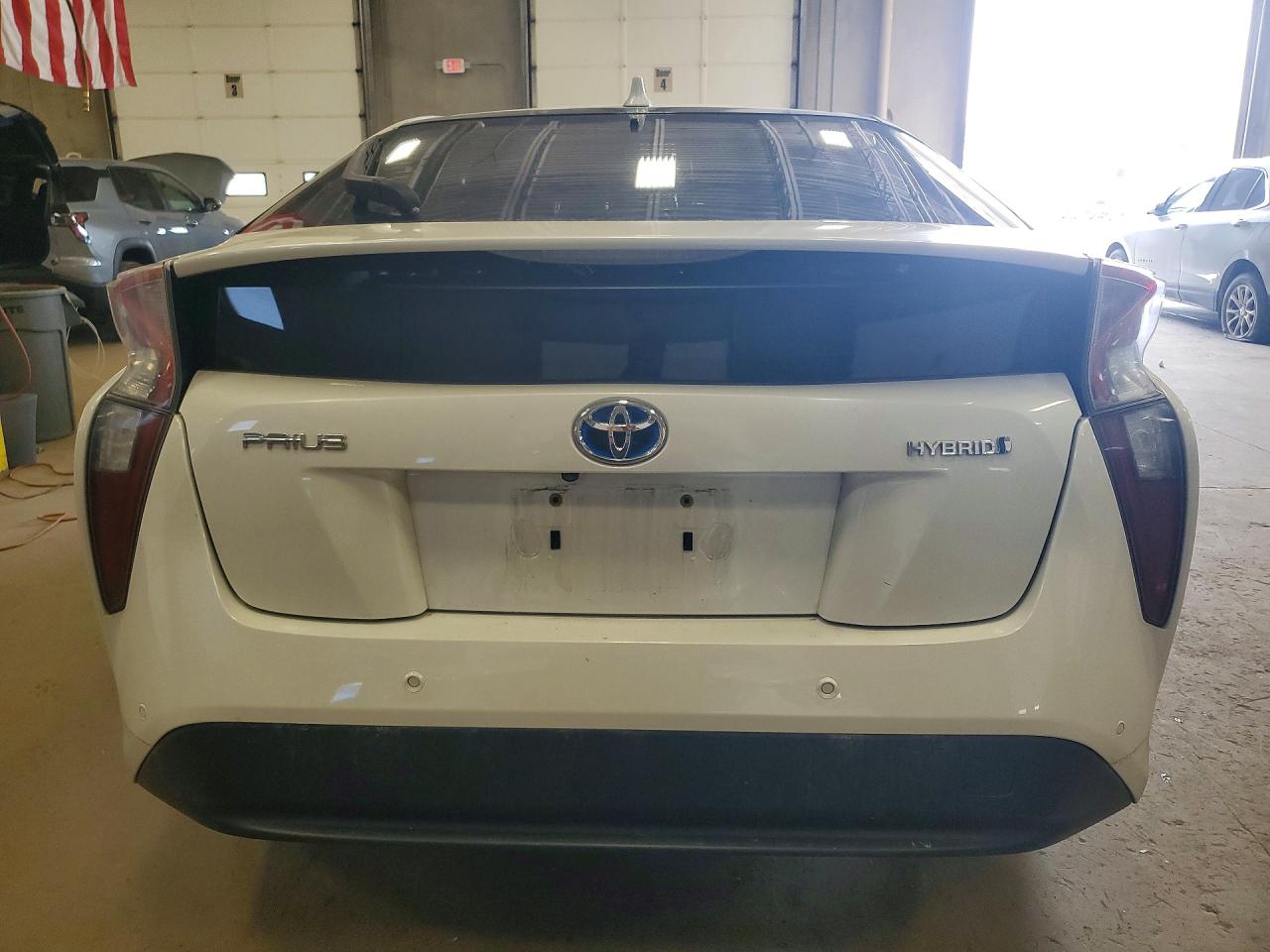 2016 TOYOTA PRIUS FOUR photo 6
