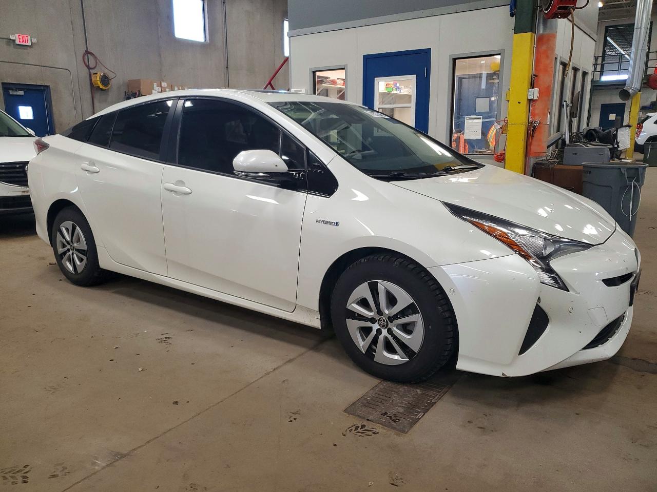 2016 TOYOTA PRIUS FOUR photo 4