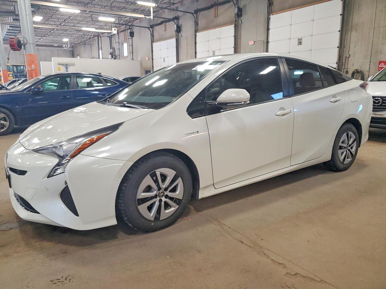 2016 TOYOTA PRIUS
