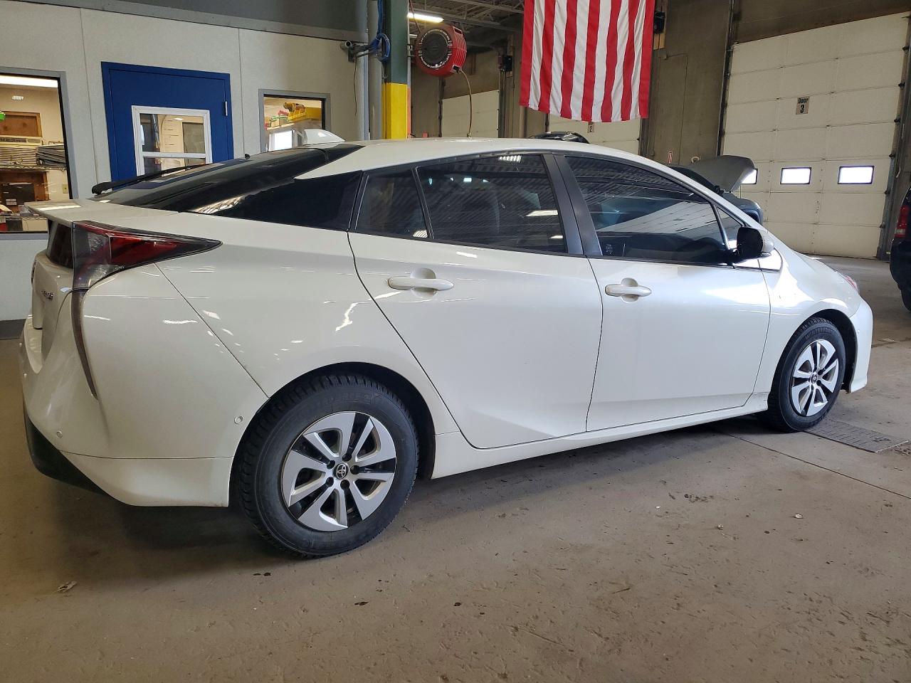 2016 TOYOTA PRIUS FOUR photo 3
