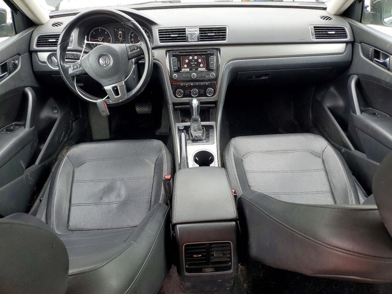 2015 VOLKSWAGEN PASSAT SE photo 15