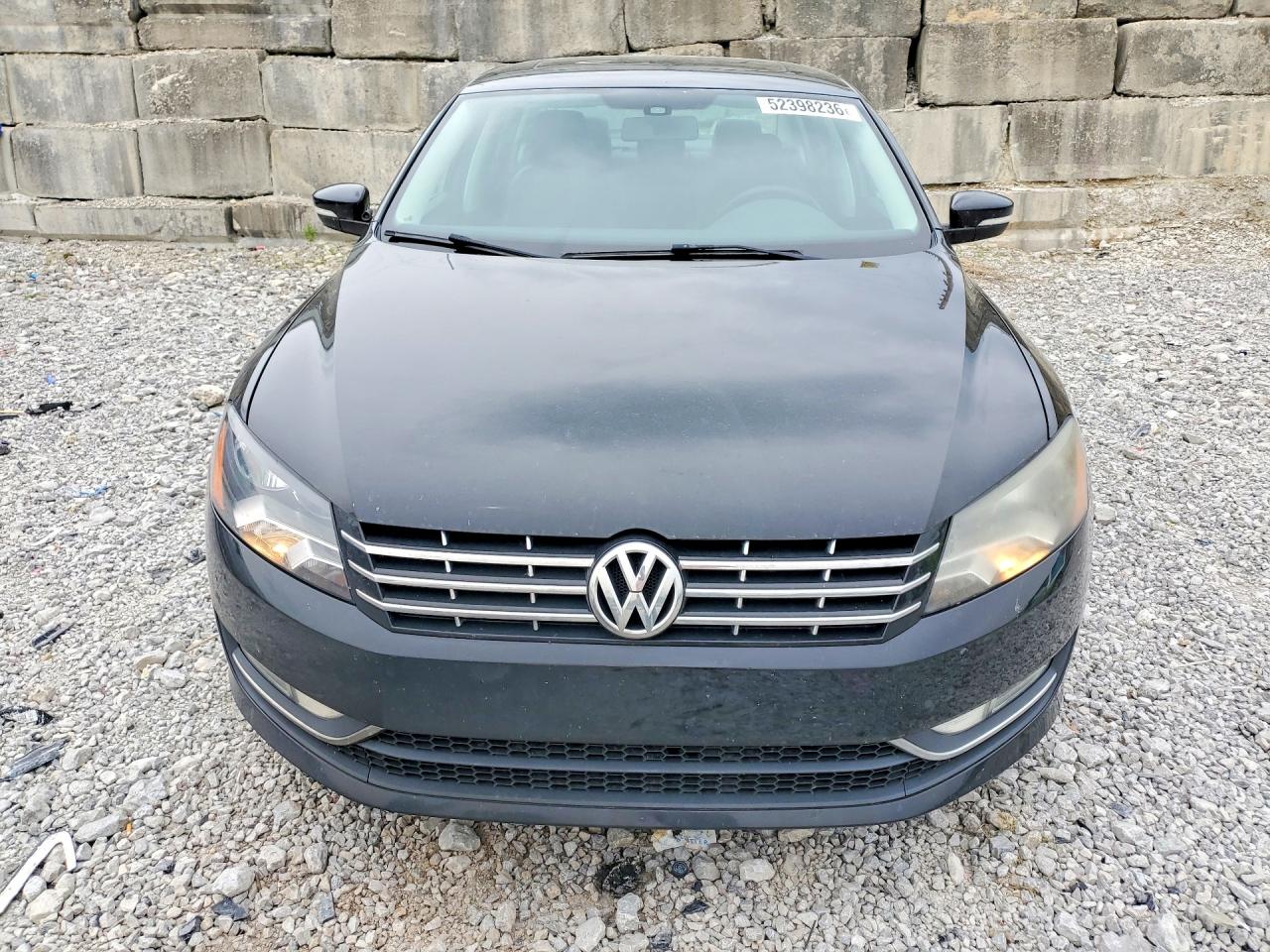 2015 VOLKSWAGEN PASSAT SE photo 9