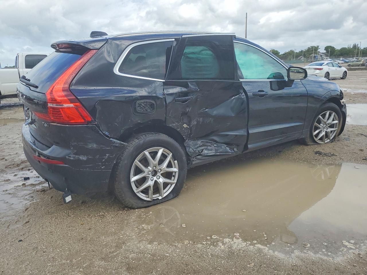 2021 VOLVO XC60 T6 MOMENTUM photo 5