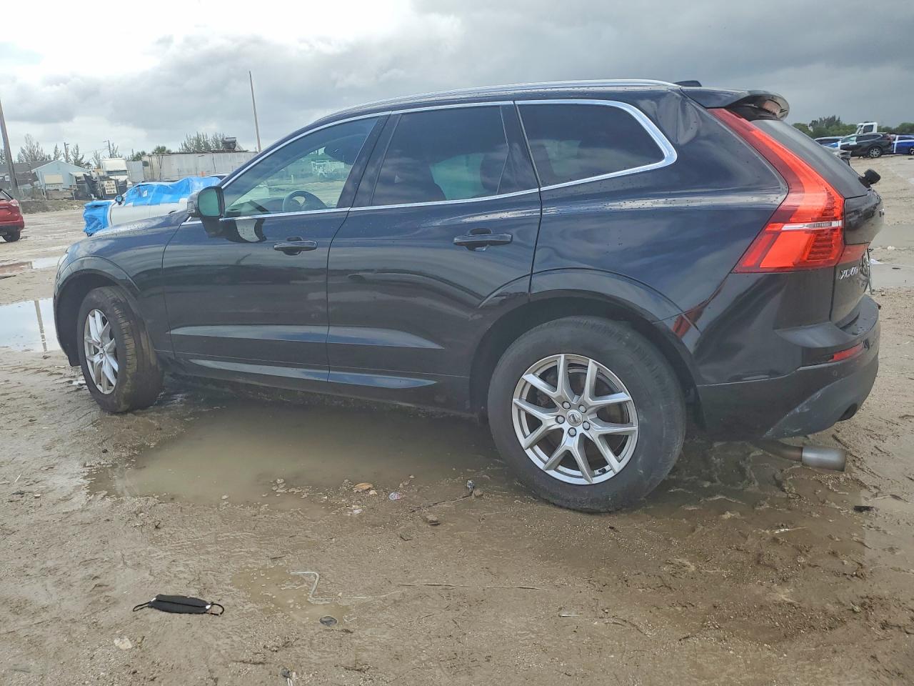 2021 VOLVO XC60 T6 MOMENTUM photo 3