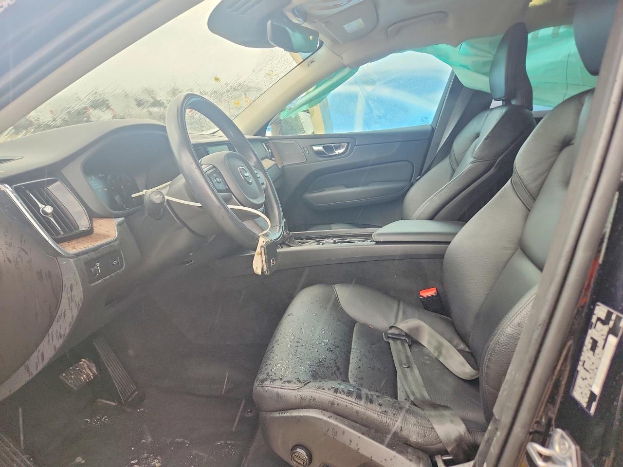 2021 VOLVO XC60 T6 MOMENTUM photo 13