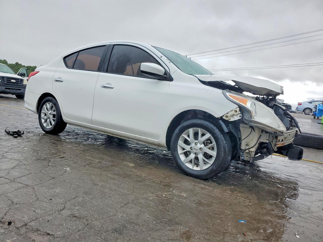 2019 NISSAN VERSA SV photo 4