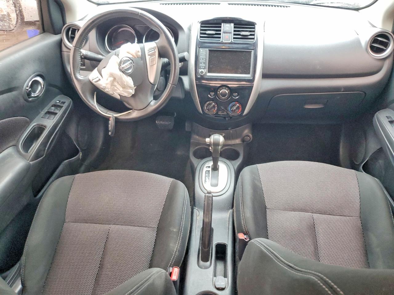 2019 NISSAN VERSA SV photo 8