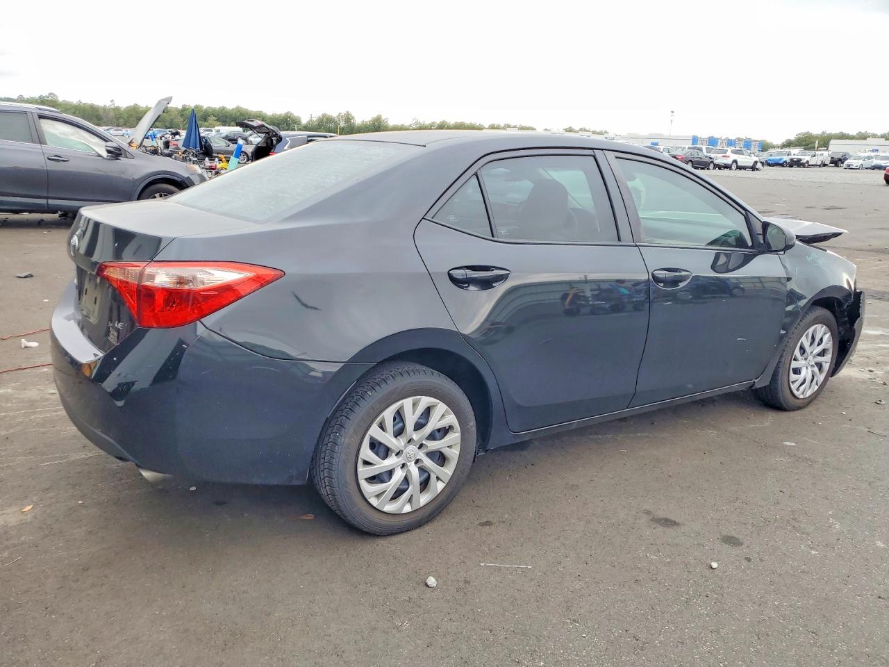 2018 TOYOTA COROLLA LE photo 5