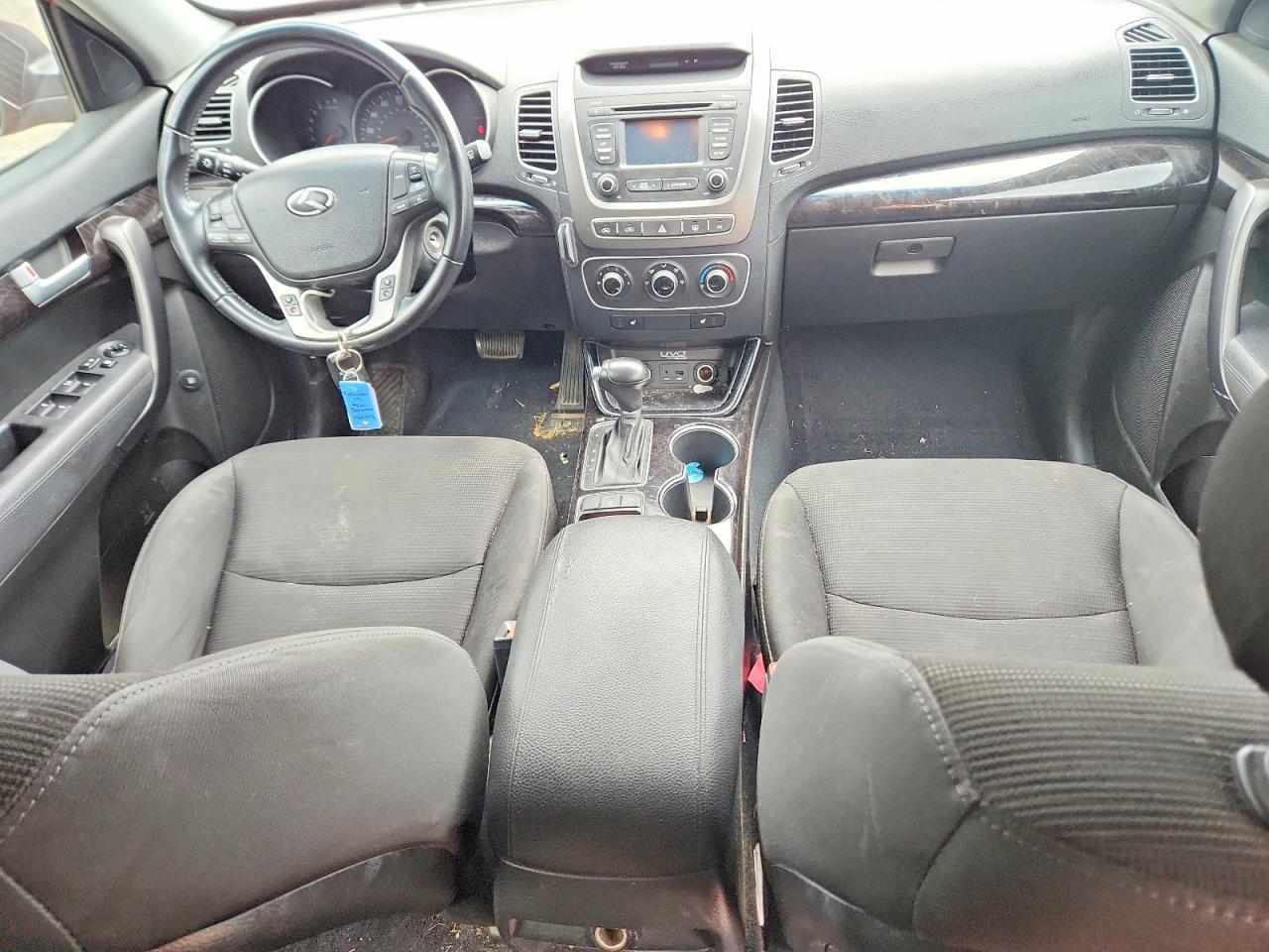 2015 KIA SORENTO LX photo 8