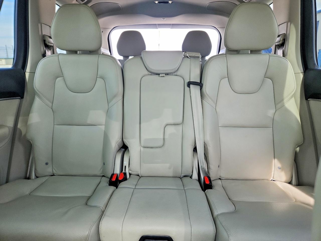2019 VOLVO XC90 T5 MOMENTUM photo 28