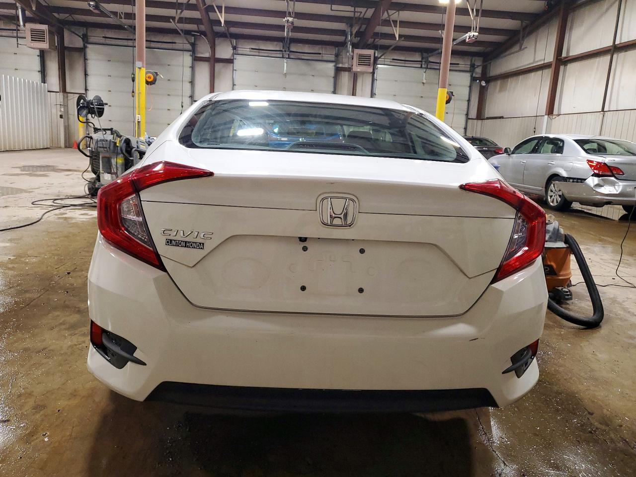 2017 HONDA CIVIC LX photo 11