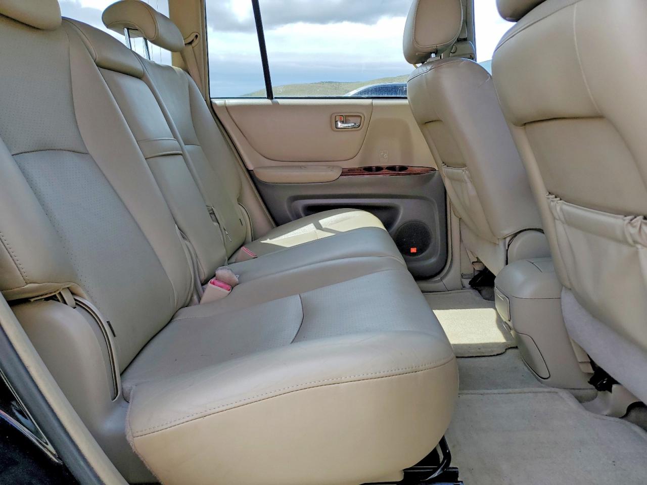 2004 TOYOTA HIGHLANDER LIMITED photo 21