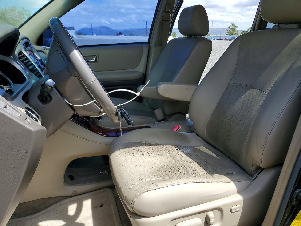 2004 TOYOTA HIGHLANDER LIMITED photo 13