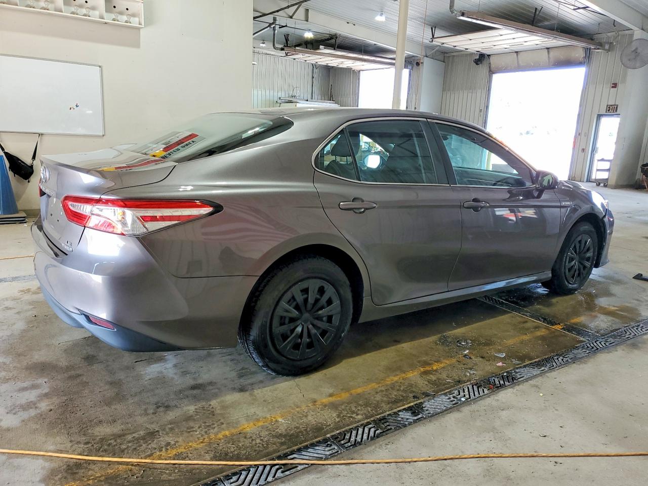 2018 TOYOTA CAMRY LE photo 5