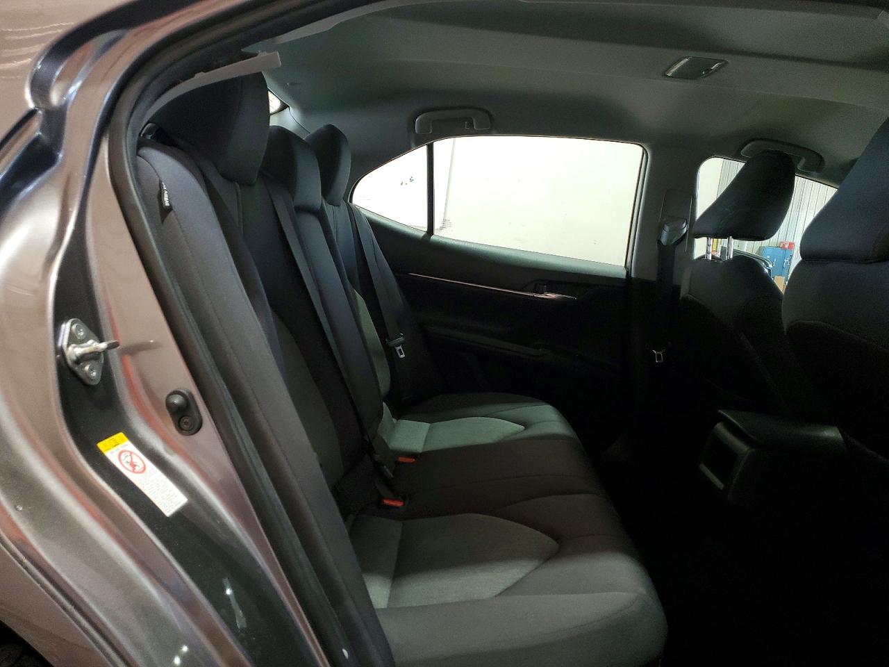 2018 TOYOTA CAMRY LE photo 19