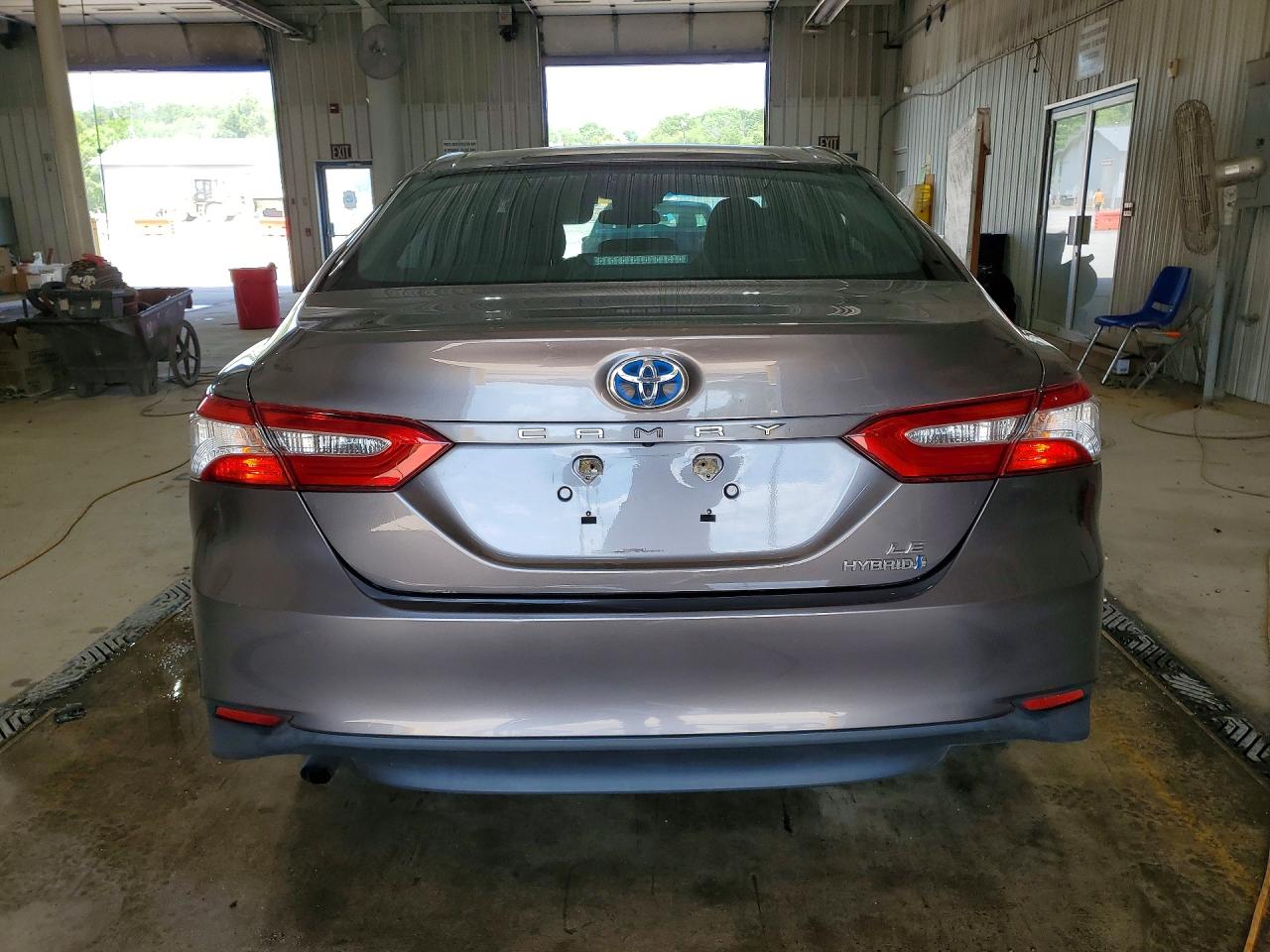 2018 TOYOTA CAMRY LE photo 11