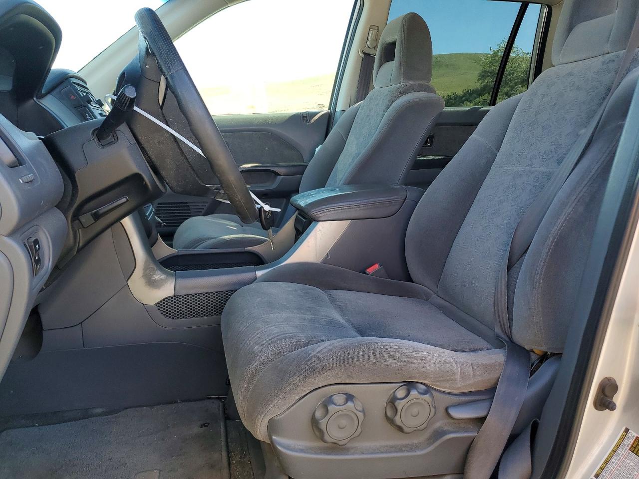 2005 HONDA PILOT LX photo 13