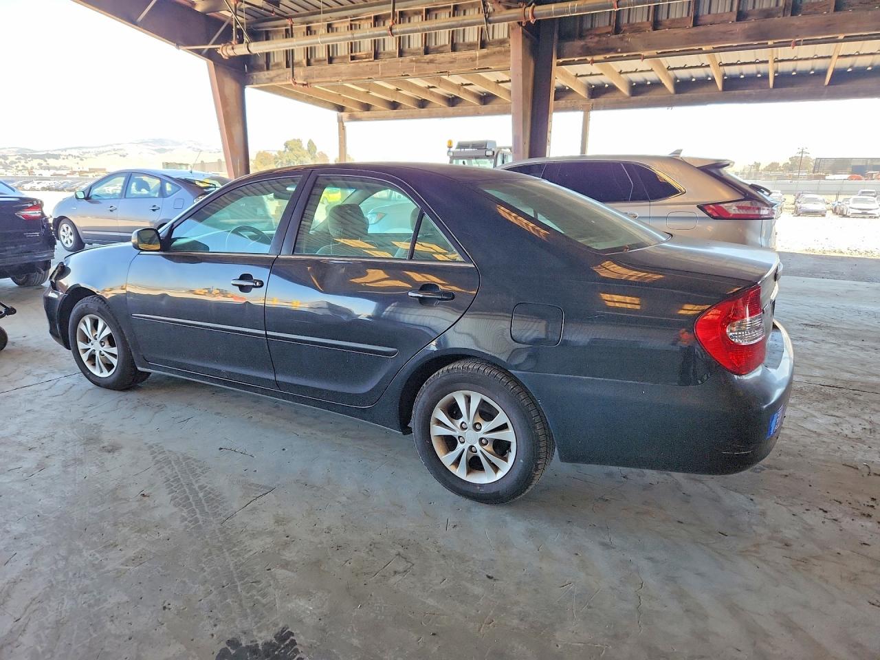 2004 TOYOTA CAMRY photo 4