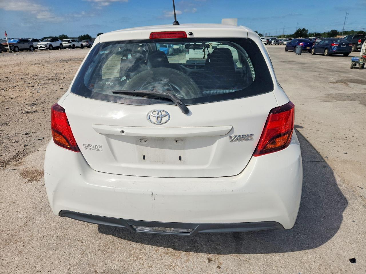 2015 TOYOTA YARIS 5-DOOR L photo 16