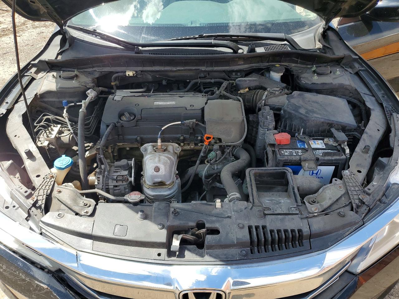 2017 HONDA ACCORD LX photo 31