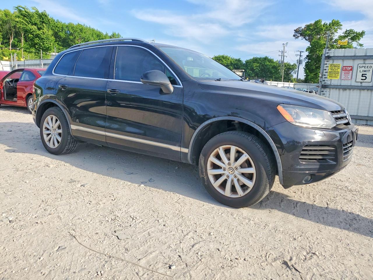 2011 VOLKSWAGEN TOUAREG V6 photo 10