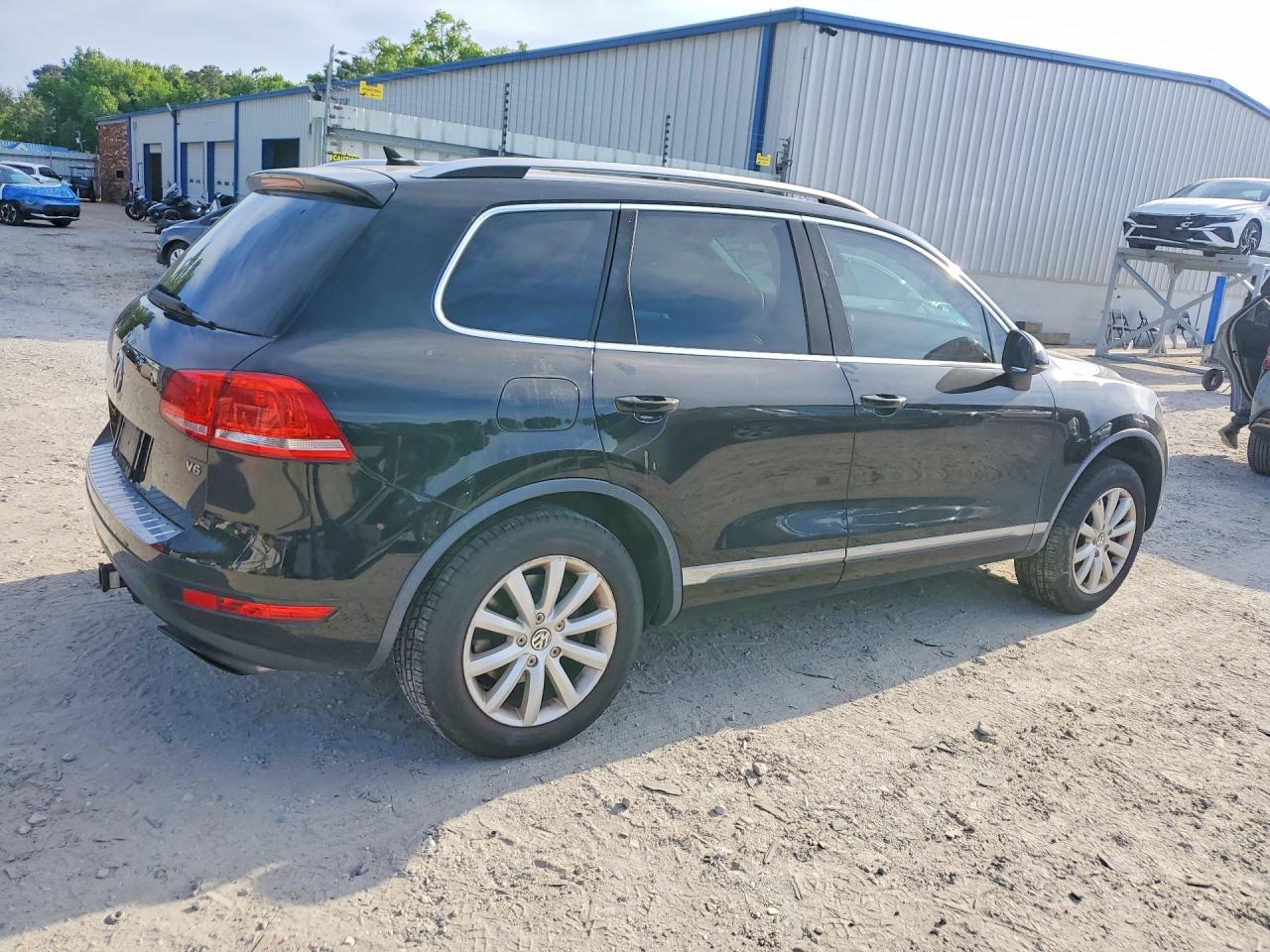 2011 VOLKSWAGEN TOUAREG V6 photo 7