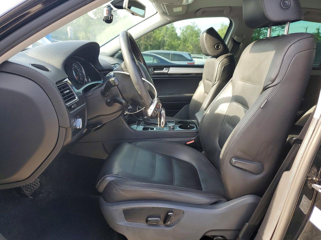 2011 VOLKSWAGEN TOUAREG V6 photo 19