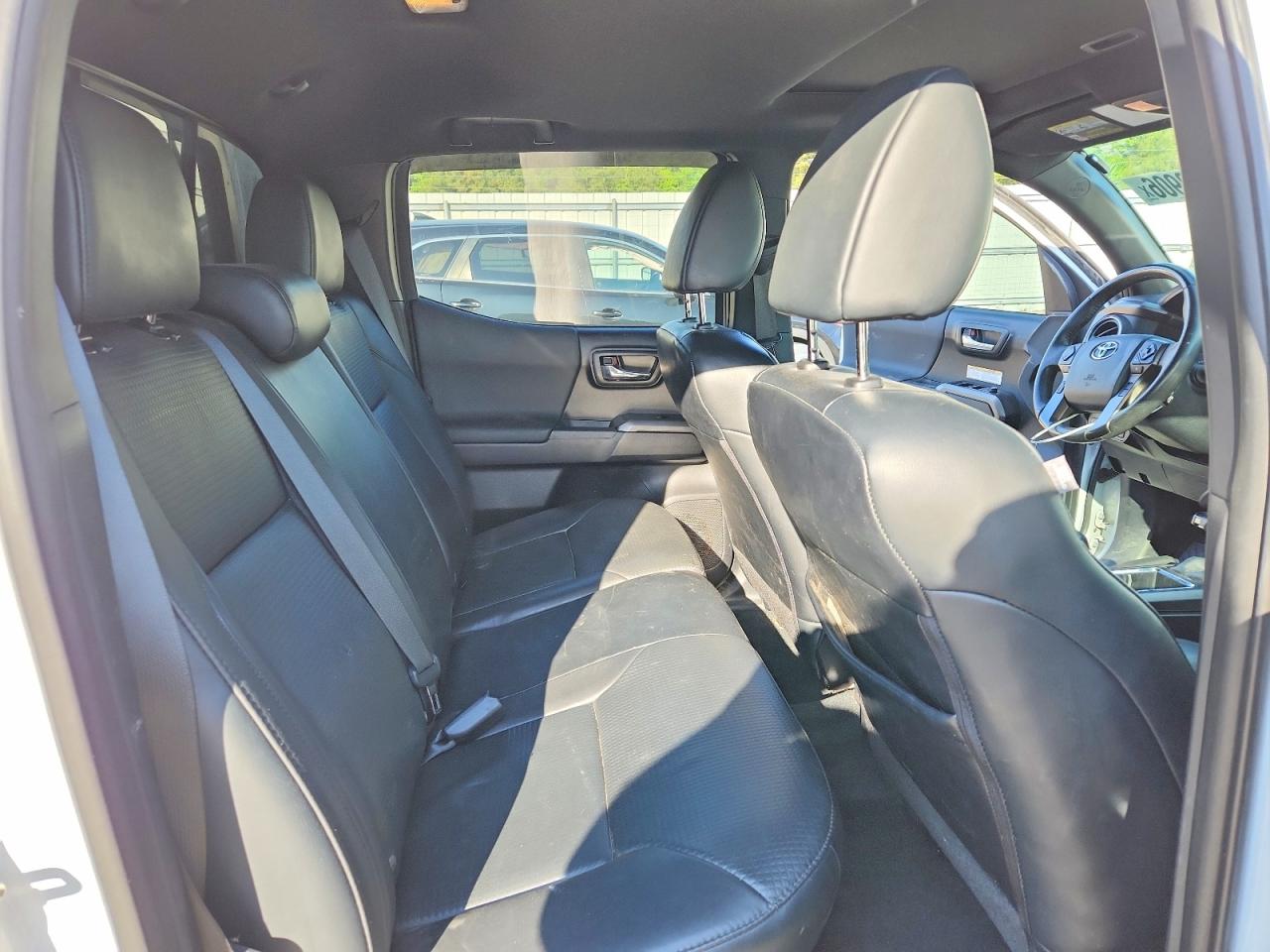 2019 TOYOTA TACOMA TRD OFF-ROAD photo 28