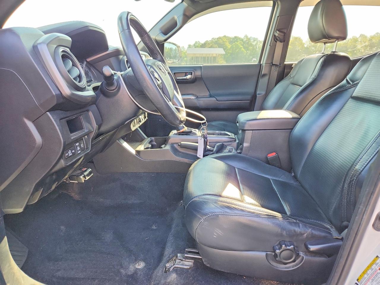 2019 TOYOTA TACOMA TRD OFF-ROAD photo 19