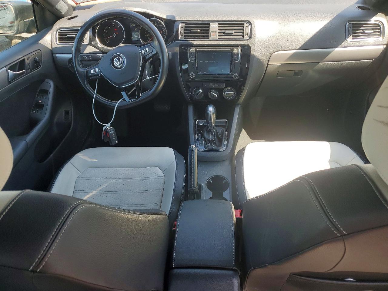 2016 VOLKSWAGEN JETTA SPORT photo 8
