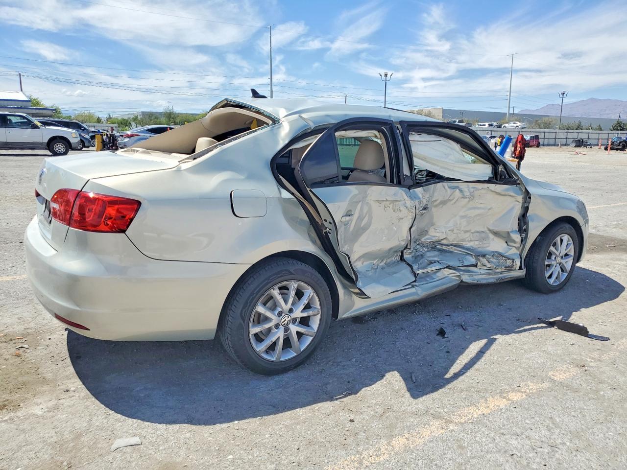 2011 VOLKSWAGEN JETTA SE photo 7