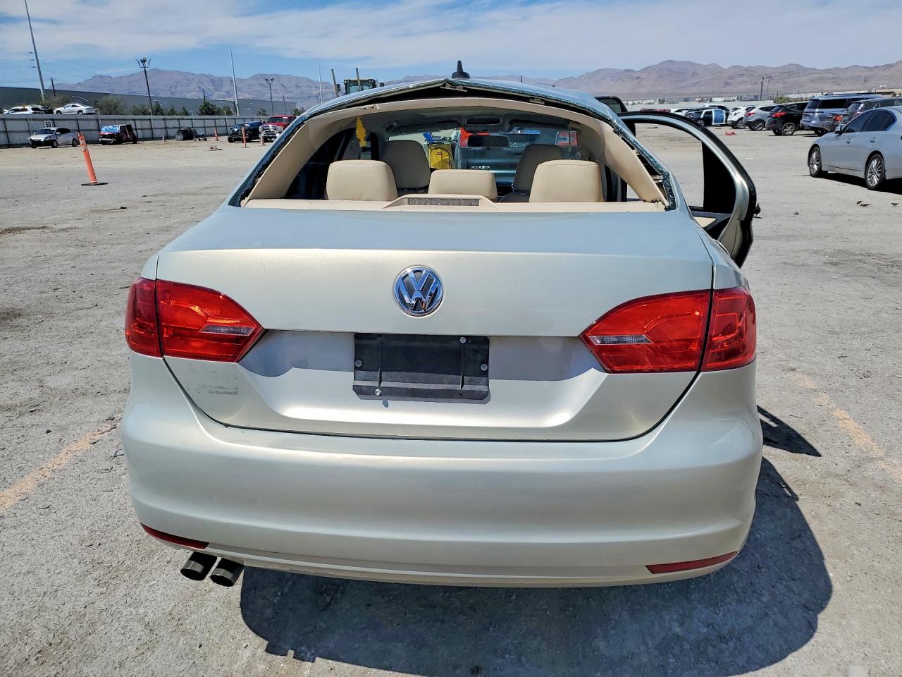 2011 VOLKSWAGEN JETTA SE photo 16