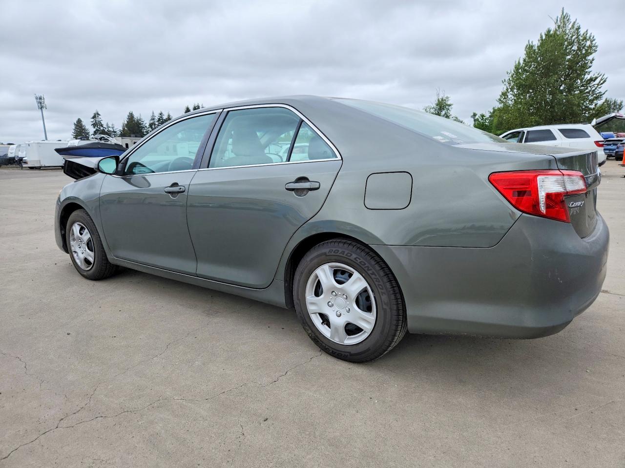 2013 TOYOTA CAMRY L photo 3