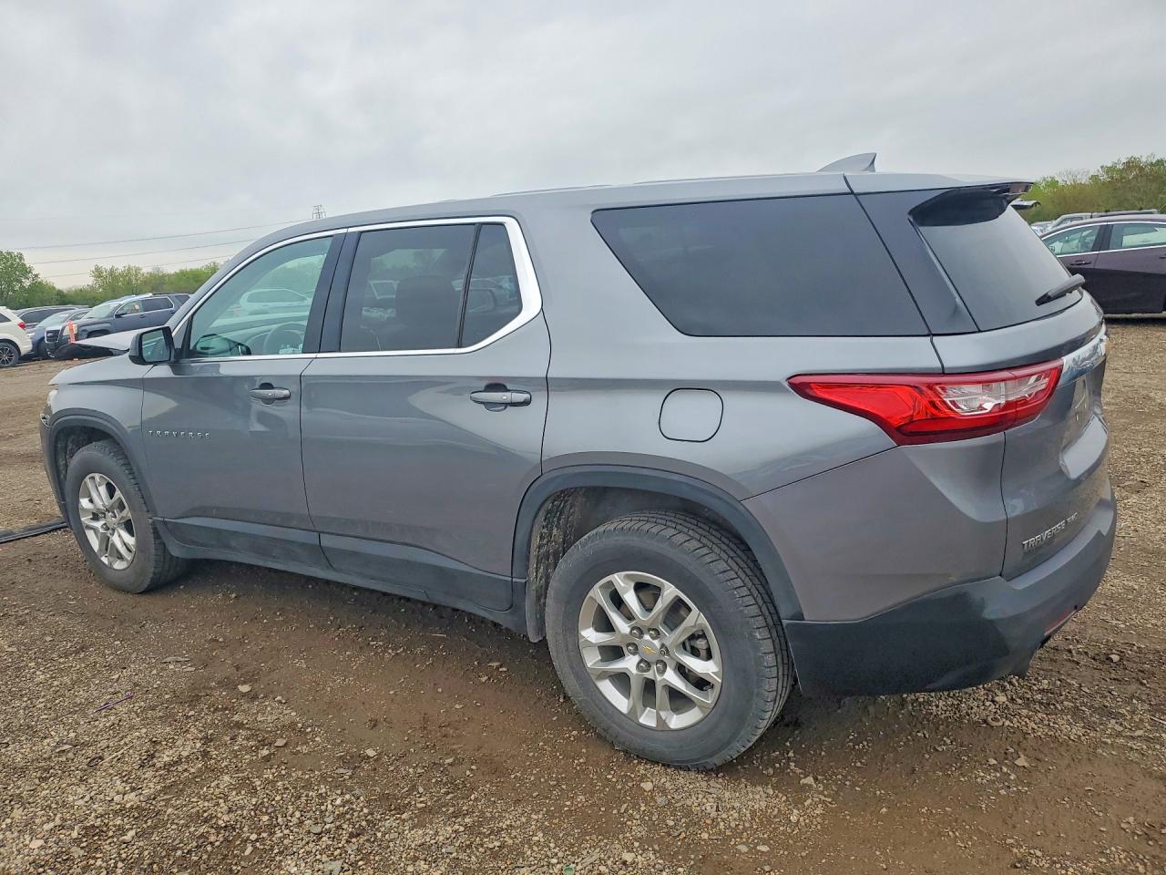 2020 CHEVROLET TRAVERSE LS photo 3