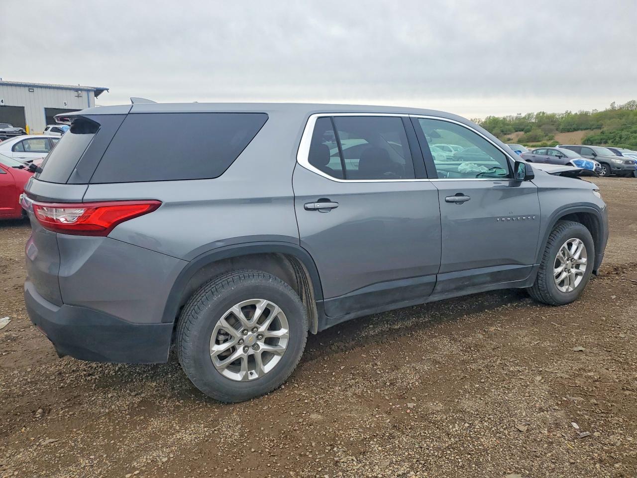 2020 CHEVROLET TRAVERSE LS photo 5