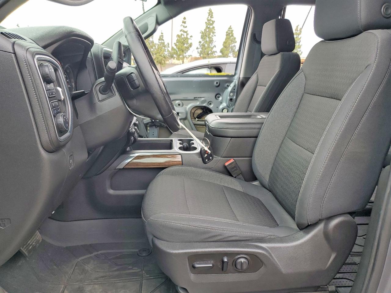 2020 CHEVROLET SILVERADO K1500 RST photo 13