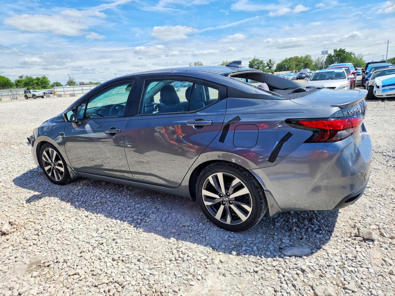 2020 NISSAN VERSA SR photo 3